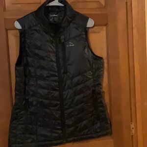 Woman’s LL Bean black vest size M